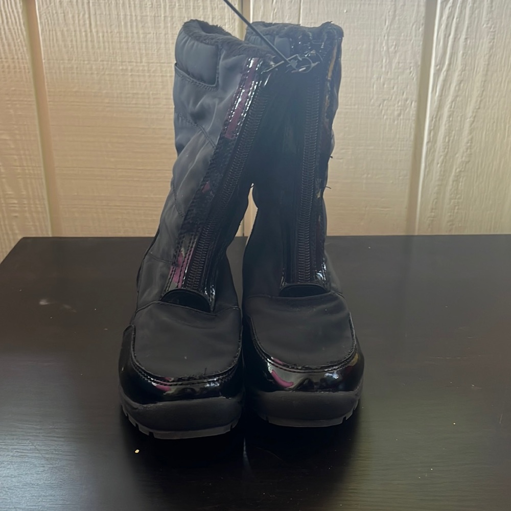 Snow boots